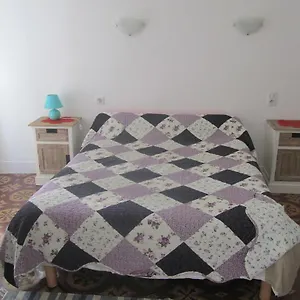 https://chez-tania.hotels-rhonealpes.com